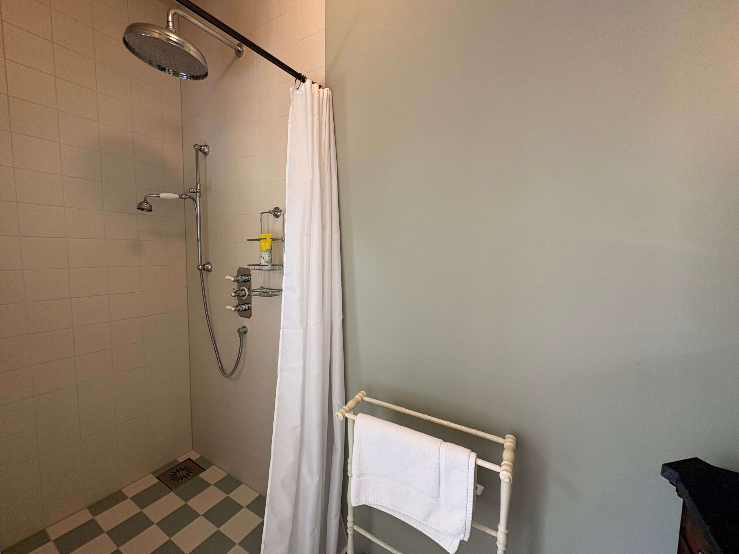 Privédouche op de begane grond van het vakantiehuis